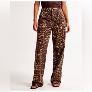 Abercrombie & Fitch Women's Curve Love Mid Rise Slouchy Jean Cheetah 31 short